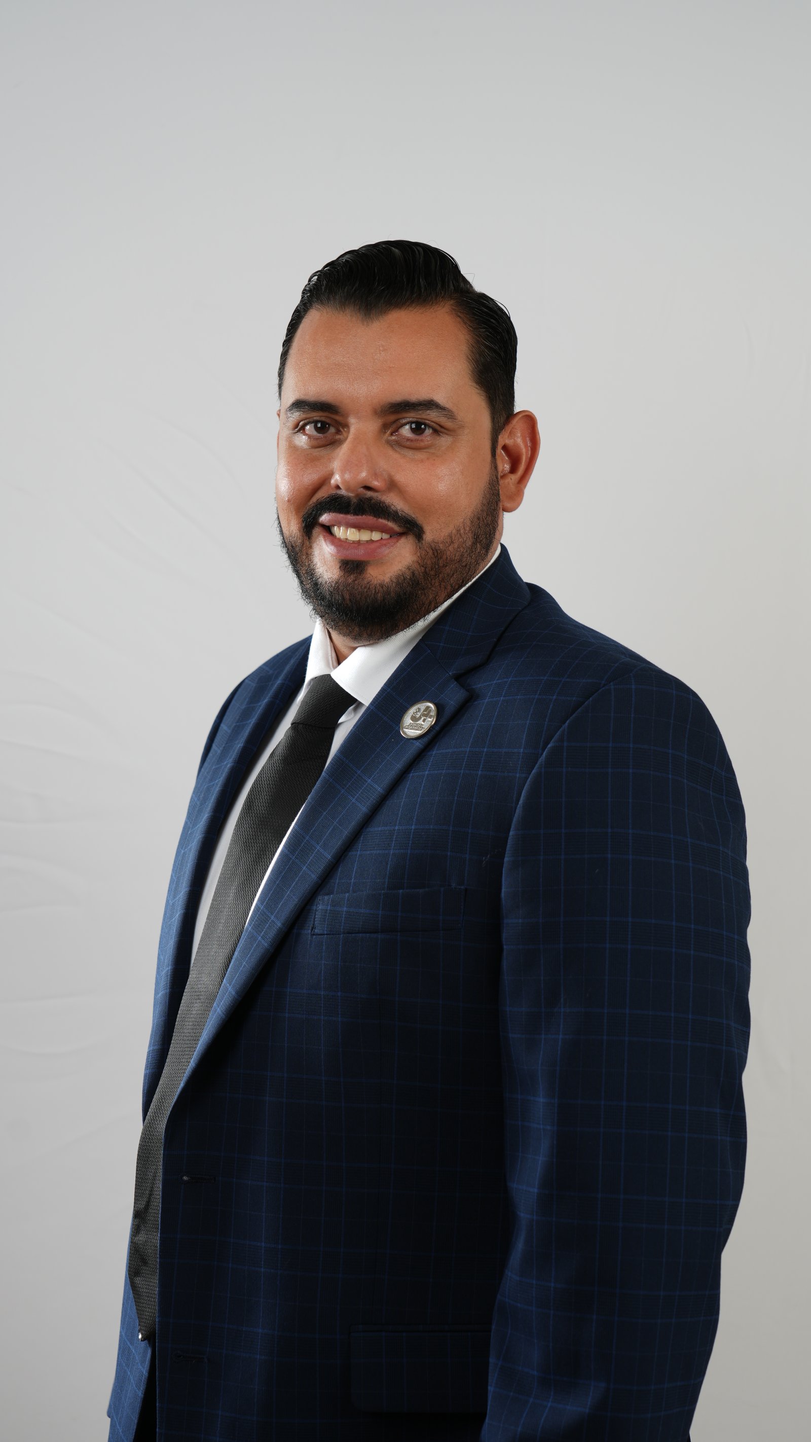 Dr. Luis Alberto Villalobos